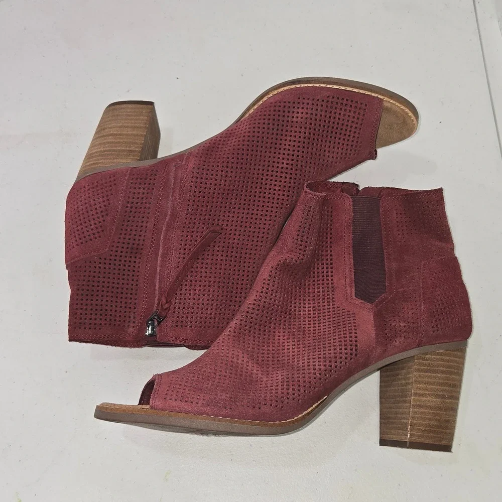 Toms Majorca Burgundy Suede Perforated Peep Toe Booties Womens W12 Stacked Heel